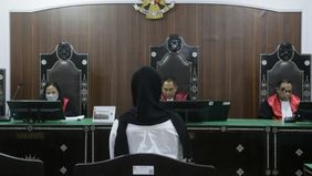 Majelis Hakim Pengadilan Negeri Mataram, Nusa Tenggara Barat, menyatakan Brigadir Rizka Sintiani terbukti melakukan kekerasan fisik terhadap suaminya, Brigadir Esco Faska Rely, hingga menyebabkan korban meninggal dunia.