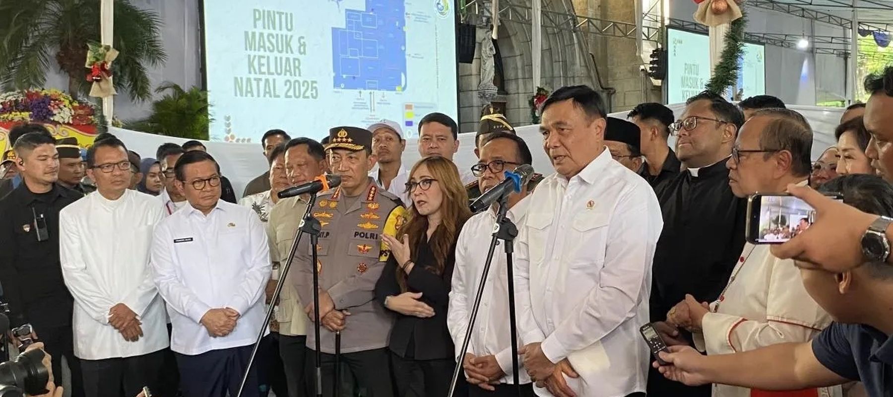 Menteri Koordinator Bidang Politik dan Keamanan (Menkopolkam) Jenderal TNI (Purn.) Djamari Chaniago.