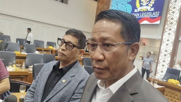 Menteri Hukum (Menkum) Supratman Andi Agtas bersama Ketua Badan Legislasi DPR RI Bob Hasan di kompleks parlemen, Jakarta, Selasa, 9 September 2025.