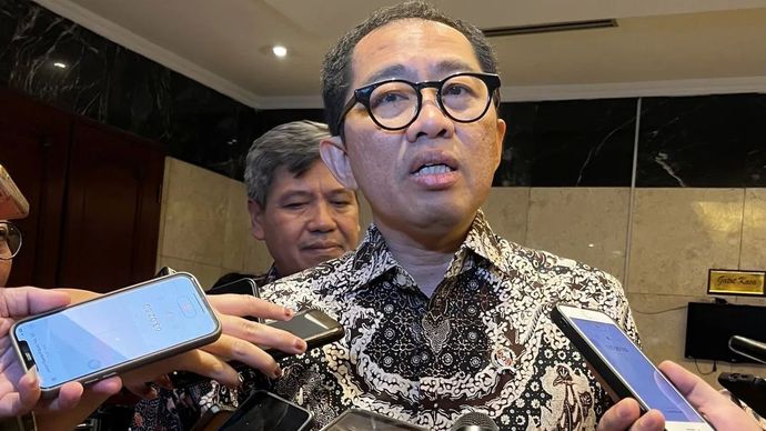 Wakil Menteri Perindustrian (Wamenperin) Faisol Riza menjawab pertanyaan wartawan saat ditemui di Jakarta Selatan, Senin, 29 September 2025.