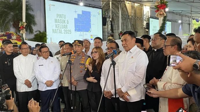 Menteri Koordinator Bidang Politik dan Keamanan (Menkopolkam) Jenderal TNI (Purn.) Djamari Chaniago.