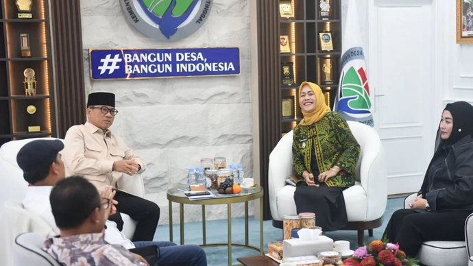 Menteri Desa dan Pembangunan Daerah Tertinggal (Mendes PDT) Yandri Susanto menerima audiensi Wakil Bupati Majene Andi Ritamariani di ruang kerjanya di Kantor Kemendes PDT, Jakarta, Kamis (9/4/2026). ANTARA/HO-Humas Kemendes PDT