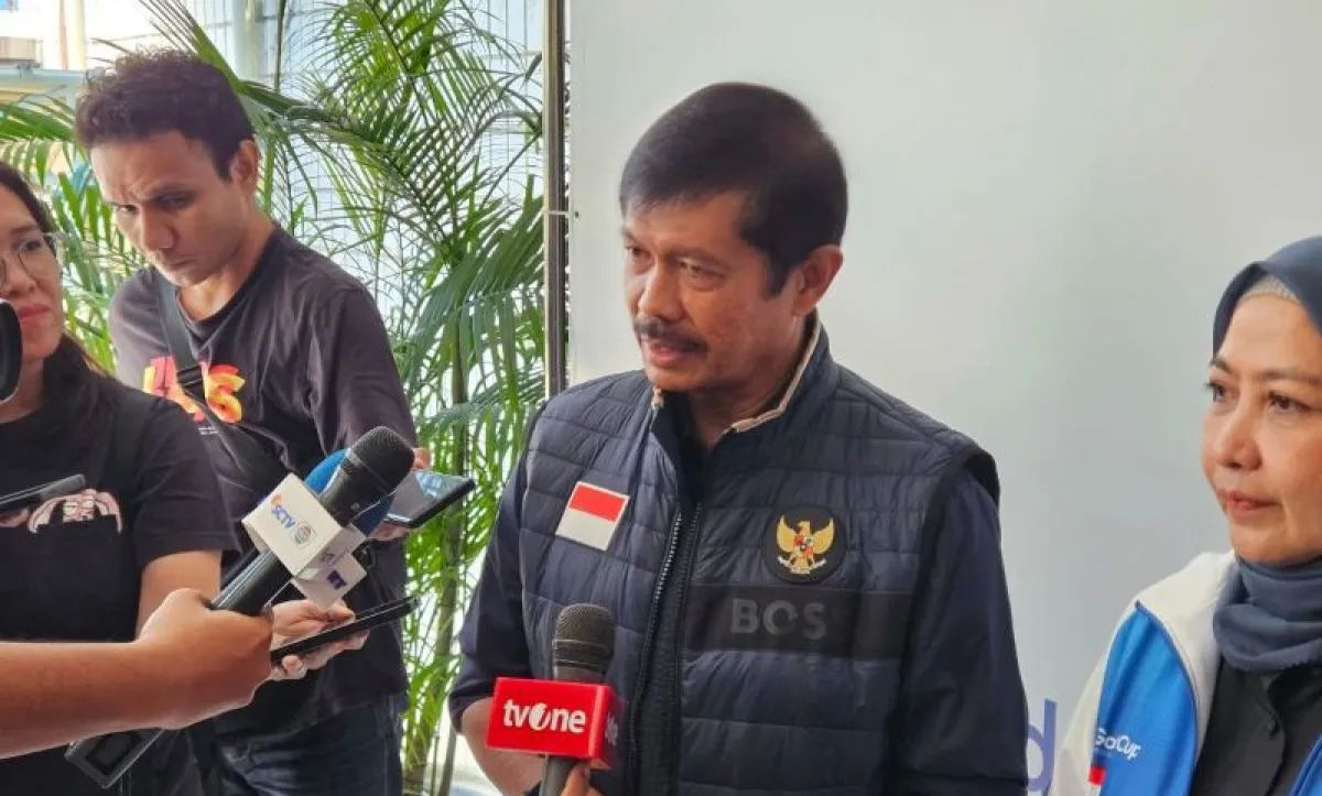 Plt Direktur teknik PSSI, Indra Sjafri, menjawab pertanyaan pewarta seusai menghadiri acara pelepasan tim-tim Indonesia untuk Gothia Cup 2025 di Gedung Kemenpora, Jakarta, Kamis, 31 Juli 2025. <b>(Antara)</b>