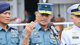 TNI Angkatan Laut menegaskan bahwa kapal milik Amerika Serikat yang melintas di Selat Malaka hanya melakukan aktivitas transit atau Hak Lintas Transit (Transit Passage) sesuai dengan ketentuan hukum laut internasional.