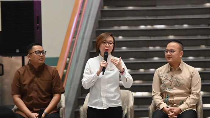 Wakil Menteri Ekonomi Kreatif Irene Umar (tengah) dalam acara konferensi pers Snada Indonesia di Plaza Indonesia, Jakarta, Rabu 30 Juli 2025 (ANTARA/Fitra Ashari)