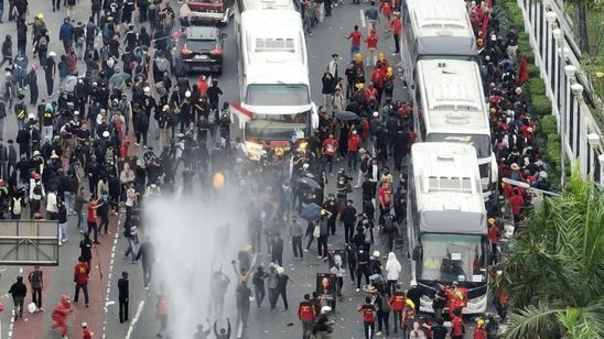 Polisi Tangkap 13 Orang yang Melakukan Aksi Anarkis saat Demo Hari Buruh di DPR/MPR