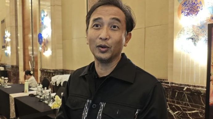 Gitaris grup band Padi Reborn Piyu saat menyampaikan keterangan kepada awak media usai konferensi pers Pagelaran Sabang Merauke di Jakarta Pusat pada Senin, 4 Agustus 2025.