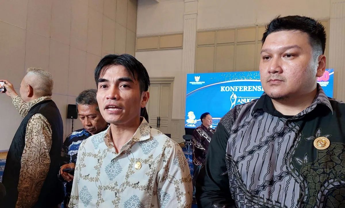 Ketua Lembaga Sensor Film (LSF) Naswardi (kiri) didampingi Ketua Subkomisi Apresiasi dan Promosi Lembaga Sensor Film (LSF), Gustav Aulia saat wawancara dengan awak media di Jakarta, Rabu, 13 Agustus 2025. <b>(ANTARA)</b>