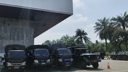 TNI-Polri Siagakan Tenda dan Rantis di DPR Antisipasi Demo Lanjutan