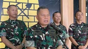 Zeni Tentara Nasional Indonesia Angkatan Darat (TNI AD) menurunkan dua tim ke kawasan industri Cikande, Kabupaten Serang, Banten, untuk membantu penanganan area yang terkontaminasi radiasi zat radioaktif Cesium-137.