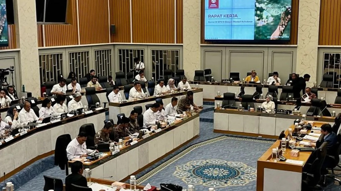 Suasana Rapat Kerja bersama Menteri Kehutanan, Menteri Kelautan dan Perikanan (KP), Menteri Pertanian, dan Komisi IV DPR RI di Kompleks Parlemen Senayan, Jakarta, Selasa (14/4/2026). (ANTARA/Arnidhya Nur Zhafira)