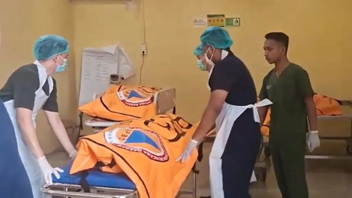 Sepuluh kantong jenazah korban kecelakaan antara Kereta CommuterLine dan Kereta Diesel (KRD) jarak jauh di Stasiun Bekasi Timur tiba di Rumah Sakit (RS) Polri Kramat Jati, Jakarta Timur, Selasa (28/4/2026). ANTARA/Siti Nurhaliza