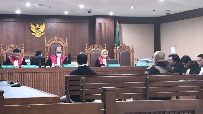 Dua terdakwa kasus dugaan korupsi dan TPPU atas pengelolaan dana investasi TaniHub, Ivan Arie Sustiawan dan Edison Tobing, dalam sidang pembacaan putusan majelis hakim di Pengadilan Tipikor pada PN Jakpus.