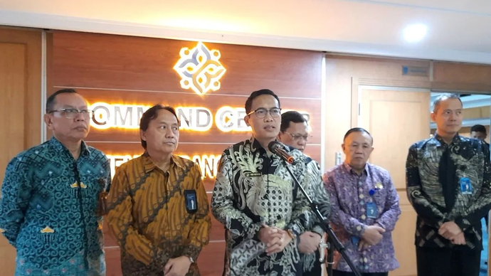 Sekretaris Kemendukbangga/Sekretaris Utama BKKBN Budi Setiyono (tiga dari kiri) ditemui usai rapat koordinasi tentang urbanisasi pasca-arus balik di Kantor Kemendukbangga/BKKBN, Jakarta, Rabu (1/4/2026). ANTARA/Lintang Budiyanti Prameswari.