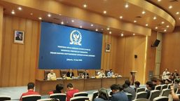 Dasco Telepon Bahlil dan Kepala BGN Saat Terima Aspirasi Mahasiswa di DPR