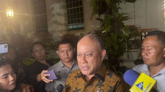 Kepala Badan Gizi Nasional (BGN) Dadan Hindayana di kompleks Istana Kepresidenan, Jakarta, Senin (20/10/2025), menyampaikan keterangan terkait zero defect dalam upaya mencegah kasus keracunan pada program Makan Bergizi Gratis (MBG).