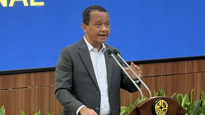 Menteri Energi dan Sumber Daya Mineral (ESDM) Bahlil Lahadalia dalam konferensi pers Penemuan Gas Raksasa di Kalimantan Timur yang digelar di Kantor Kementerian ESDM Jakarta, Senin (20/4/2026). (ANTARA/Putu Indah Savitri)