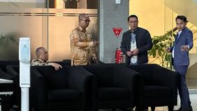 Mantan Gubernur Jawa Barat Ridwan Kamil menyampaikan rasa lega usai memenuhi panggilan Komisi Pemberantasan Korupsi (KPK). Ia berada di Gedung Merah Putih hampir enam jam, mulai pukul 10.40 WIB hingga 16.32 WIB.