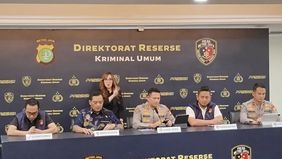 Direktorat Reserse Kriminal Umum (Ditreskrimum) Polda Metro Jaya menegaskan bahwa tindakan pengamanan paksa terhadap Roy Suryo dan Tifauzia Tyassuma atau Dokter Tifa dilakukan sesuai prosedur hukum yang berlaku. 