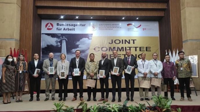 Wakil Menteri P2MI, Dzulfikar Ahmad Tawalla (tengah) pada acara Joint Committe Meeting (JCM) Indonesia - Jerman 2024 di Jakarta, Selasa (12/12/2024).