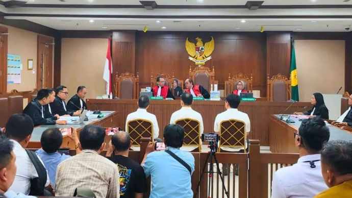 Tiga terdakwa kasus dugaan korupsi di lingkungan Bea Cukai dalam sidang pembacaan surat dakwaan di Pengadilan Tipikor pada PN Jakpus, Rabu 6 Mei 2026. (ANTARA/Agatha Olivia Victoria)