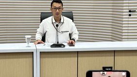 Di Gedung Merah Putih KPK, Jakarta, Komisi Pemberantasan Korupsi menyatakan akan memeriksa laporan artis Nikita Mirzani mengenai dugaan tindak pidana korupsi berupa suap terhadap aparat penegak hukum.