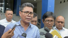 Juru Bicara Komisi Pemberantasan Korupsi (KPK), Budi Prasetyo, dilaporkan ke Polda Metro Jaya oleh kritikus politik Faizal Assegaf atas dugaan pencemaran nama baik.