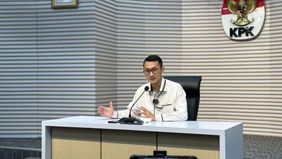 Komisi Pemberantasan Korupsi (KPK) memanggil pejabat Eselon III Kementerian Perhubungan, Andi Hari Murti (AHM), serta Ketua Kamar Dagang dan Industri (Kadin) Solo, Ferry Sephta Indrianto (FSI), untuk diperiksa sebagai saksi dalam penyidikan kasus dug