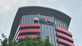 Komisi Pemberantasan Korupsi (KPK) turut mengamankan Wakil Bupati Rejang Lebong Hendri dalam operasi tangkap tangan (OTT) yang berkaitan dengan penangkapan Bupati Rejang Lebong Muhammad Fikri Thobari.