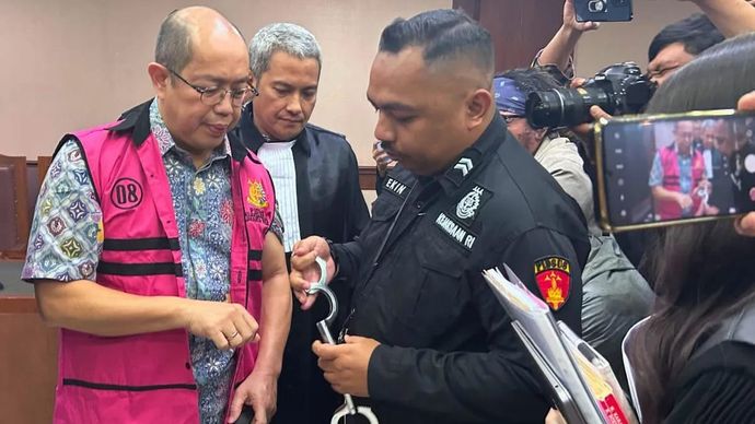 Direktur Jenderal Anggaran Kementerian Keuangan (Kemenkeu) nonaktif Isa Rachmatarwata usai menjalani sidang pembacaan surat dakwaan di Pengadilan Tindak Pidana Korupsi (Tipikor) Jakarta, Selasa 26 Agustus 2025. (ANTARA/Agatha Olivia Victoria)