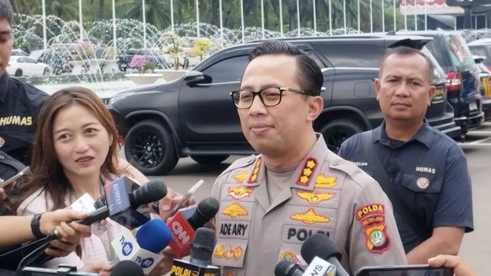 Kabidhumas Polda Metro Jaya Kombes Pol Ade Ary saat memberi keterangan pers di kompleks parlemen, Jakarta, Kamis 28 Agustus 2025. ANTARA/Bagus Ahmad Rizaldi/am.