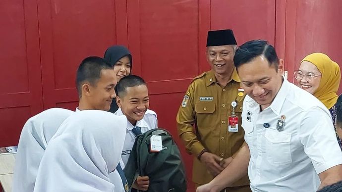 Menko AHY berkunjung ke Sekolah Rakyat Menengah Atas 6 Kota Bengkulu, di Bengkulu, Selasa. 16 September 2025. ANTARA/Boyke Ledy Watra