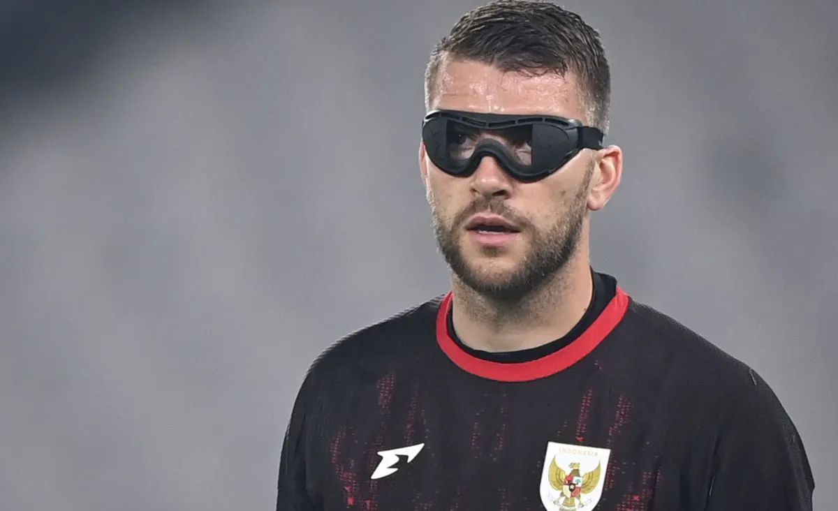 Penjaga gawang Timnas Indonesia Maarten Paes mengikuti sesi latihan resmi jelang pertandingan kualifikasi Piala Dunia 2026 putaran ketiga Grup C di Stadion Utama Gelora Bung Karno, Jakarta, Rabu (4/6/2025). Latihan tersebut sebagai persiapan jelang p <b>(ANTARA)</b>