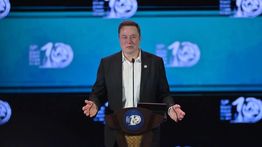 Perusahaan Elon Musk Gugat Apple dan OpenAI Terkait Integrasi ChatGPT di iPhone