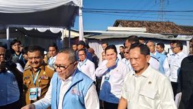 Menteri Koordinator Bidang Pangan, Zulkifli Hasan, menargetkan bahwa seluruh koperasi desa dan kelurahan Merah Putih di seluruh Indonesia akan mulai beroperasi dalam waktu tiga bulan ke depan.