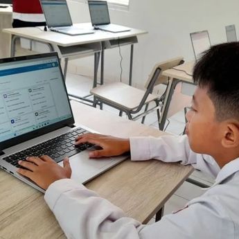 Siswa Sekolah Rakyat Dapat Laptop untuk Dukung Sistem Pembelajaran Digital