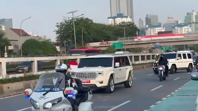 Iring-iringan Presiden Prabowo Subianto saat meninggalkan Gedung DPR/MPR RI, Jumat (15/8/2025). ANTARA/Ilham Kausar