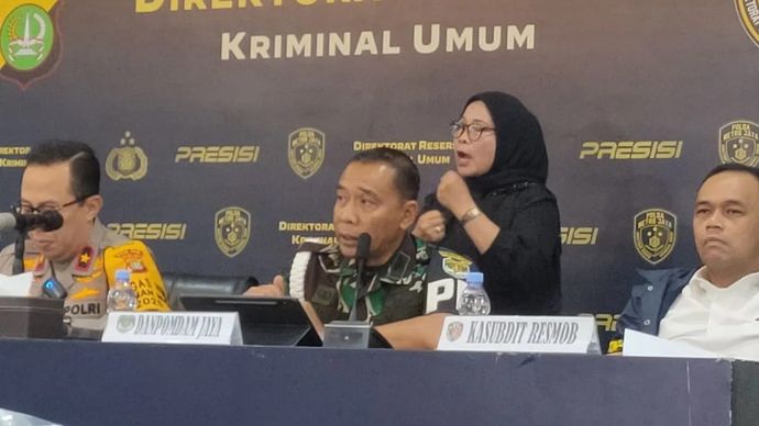Komandan Polisi Militer Kodam Jayakarta Kolonel CPM Donny Agus Priyanto memberikan keterangan kepada pers di Polda Metro Jaya terkait keterlibatan dua oknum TNI penculikan yang berujung kematian kepala cabang pembantu (KCP) salah satu bank di Jakarta Pusat, berinisial MIP (37), Selasa 16 September 2025. ANTARA/Risky Syukur