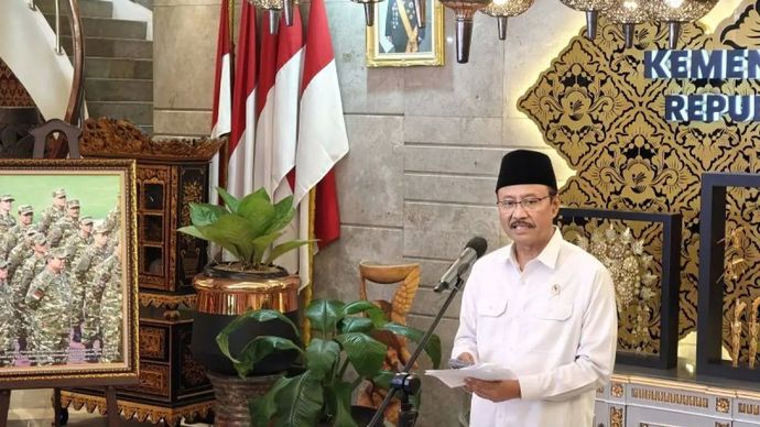 Menteri Sosial Syaifullah Yusuf menjawab pertanyaan pewarta terkait perkembangan pembangunan Sekolah Rakyat tahap pertama nasional di Jakarta, Jumat, 3 Oktober 2025.