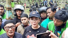 Anggota Komisi VIII DPR sekaligus Ketua Konfederasi Rakyat Pekerja Indonesia, Rieke Diah Pitaloka, bersama pengusaha Jusuf Hamka meminta para pengemudi ojek online (ojol) tetap tenang dan menahan emosi setelah meninggalnya Affan Kurniawan pada Kamis,