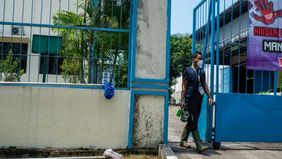 Pemerintah menargetkan seluruh pabrik di kawasan industri Cikande, Kabupaten Serang, Banten, yang terdampak paparan radioaktif Cesium-137 akan selesai didekontaminasi pada pekan ini.