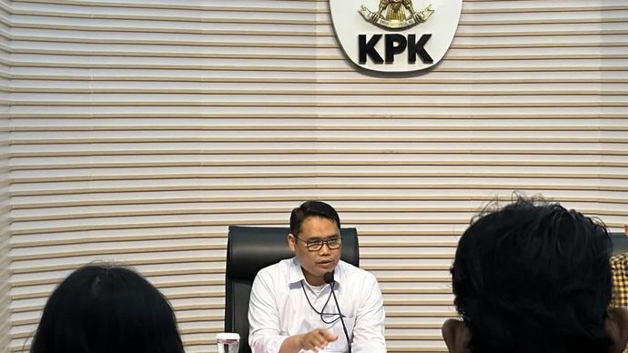 Pelaksana Tugas Deputi Penindakan dan Eksekusi Komisi Pemberantasan Korupsi Asep Guntur Rahayu saat memberikan keterangan di Gedung Merah Putih KPK, Jakarta, Kamis 7 Agustus 2025. ANTARA/Rio Feisal.