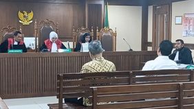 Hakim anggota II, Hiashinta Fransiska Manalu, mengungkapkan pendapat berbeda (dissenting opinion) terhadap putusan ne bis in idem dalam perkara dugaan tindak pidana pencucian uang (TPPU) hasil korupsi penjualan bijih nikel.