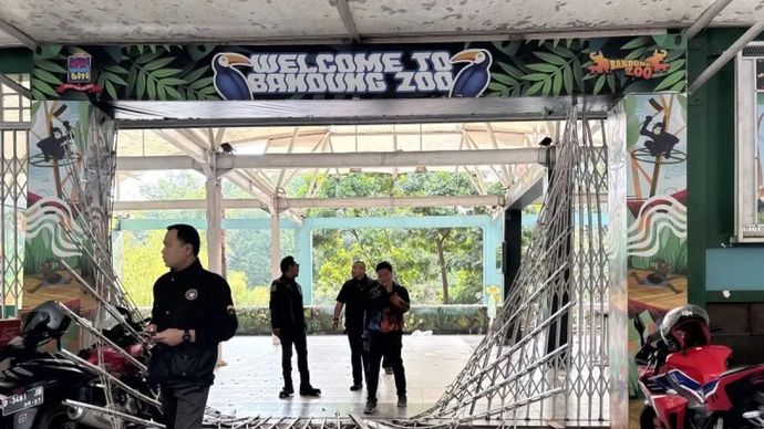Situasi pasca kericuhan di Bandung Zoo.