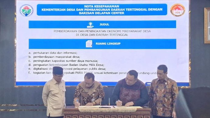 Menteri Desa dan Pembangunan Daerah Tertinggal (Mendes PDT) Yandri Susanto menyaksikan penandatanganan nota kesepahaman pembangunan desa dengan organisasi Barisan 8 Center di Kantor Kemendes PDT, Kalibata, Jakarta, Selasa 28 April 2026 ANTARA/HO-Kemendes
