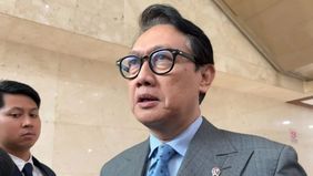 Pemerintah Indonesia masih terus menjalin komunikasi dengan Iran guna mencari jalan keluar bagi dua kapal tanker milik Pertamina yang hingga kini belum dapat melintasi Selat Hormuz akibat situasi keamanan yang belum kondusif di kawasan tersebut.