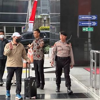Bupati Kolaka Timur Abdul Azis Tiba di Gedung Merah Putih KPK