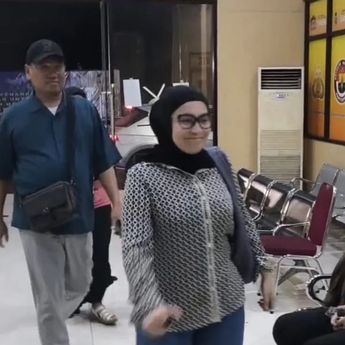 Uya Kuya dan Istri Datangi Polres Metro Jaktim