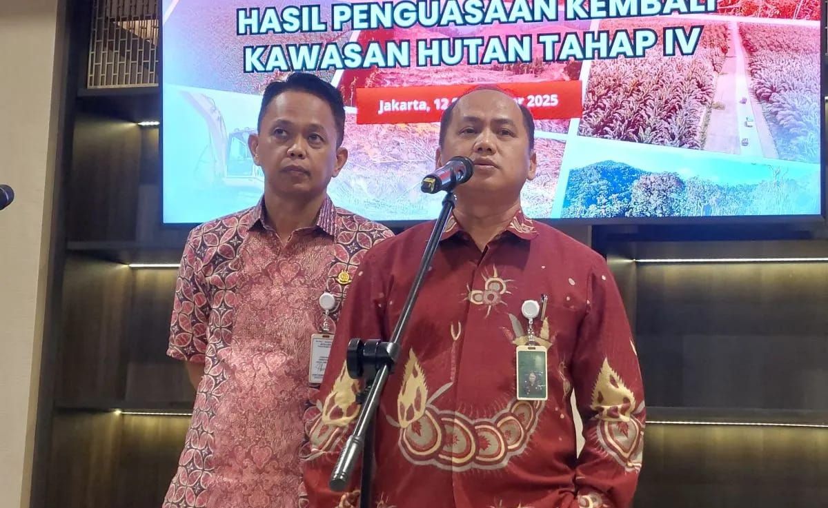Kepala Pusat Penerangan Hukum (Kapuspenkum) Kejaksaan Agung Anang Supriatna memberikan keterangan pers di Gedung Kejaksaan Agung Jakarta, Jumat 12 September 2025. ANTARA/Nadia Putri Rahmani. <b>(Antara)</b>