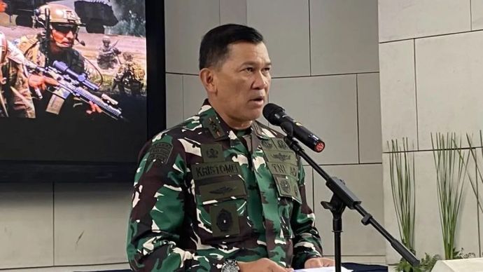 Kepala Pusat Penerangan TNI Mayor Jenderal TNI Kristomei Sianturi menjawab pertanyaan wartawan di Jakarta, Senin 25 Agustus 2025. (ANTARA/Fath Putra Mulya)